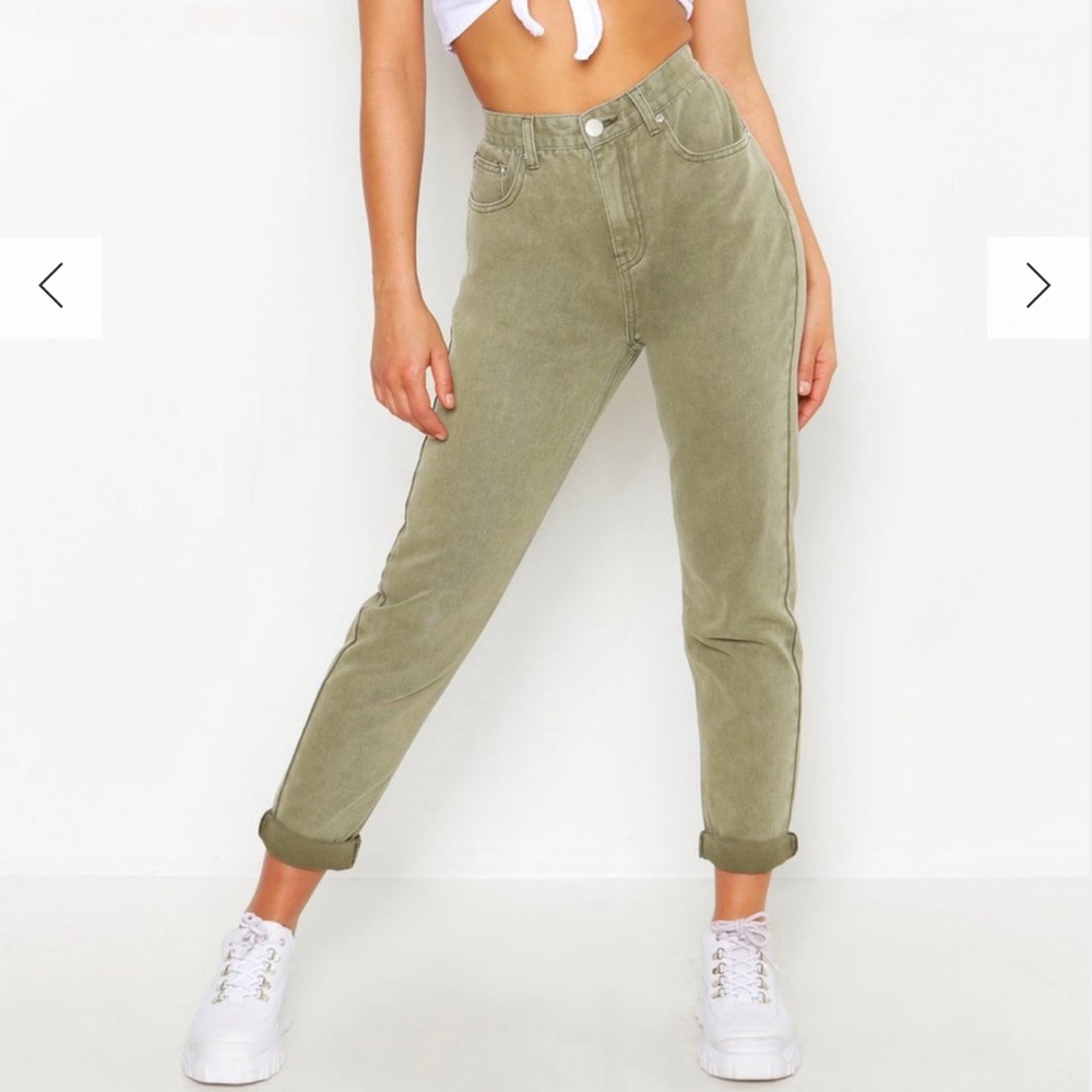 NWT * Boohoo Khaki High Waisted Distressed Rigid Mom Jean Size 6